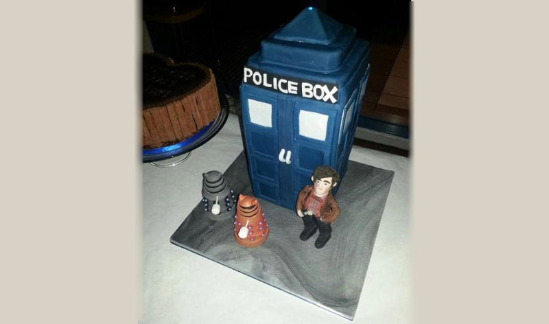 Gallery Dr Who Cake with LED - Tracy West