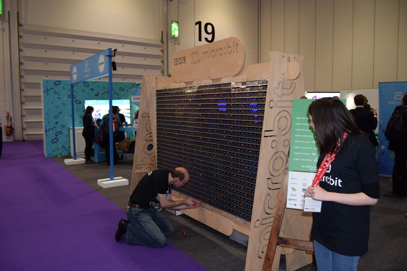 Building the 1,000 BBC micro:bit Display
